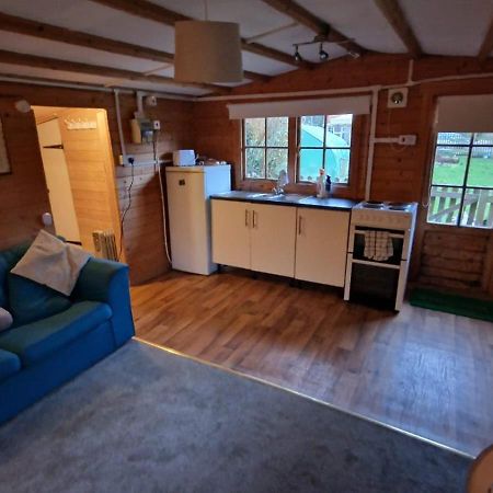 The Cabin - A Very Quiet Location Pewsey المظهر الخارجي الصورة