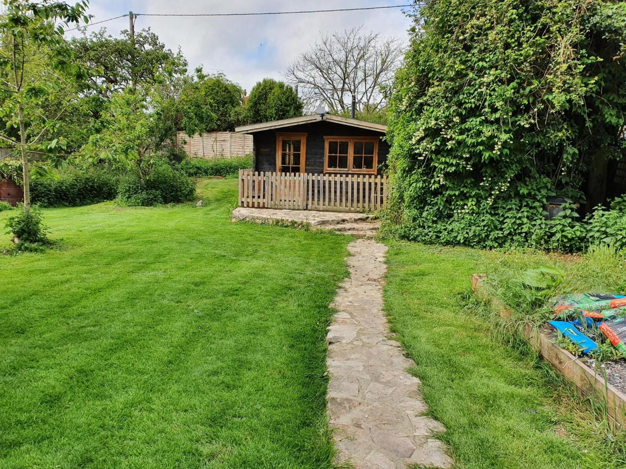 The Cabin - A Very Quiet Location Pewsey المظهر الخارجي الصورة